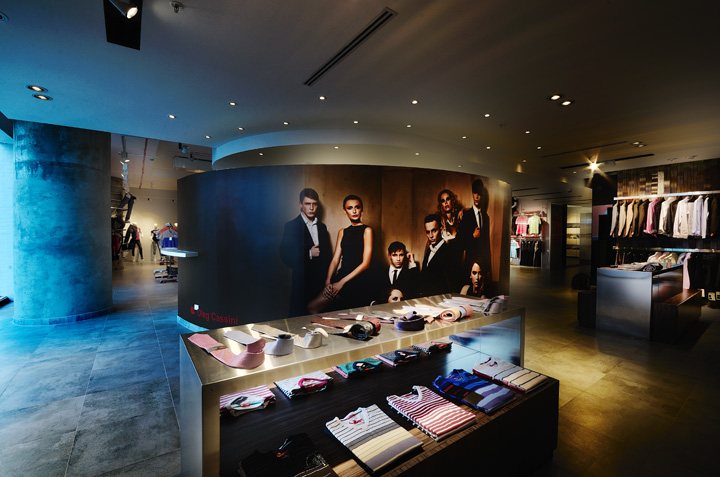 Showroom Grupo Azrak — Oleg Cassini